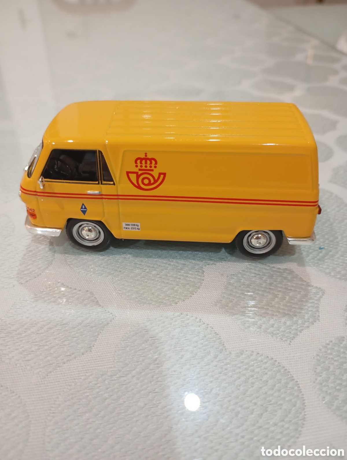 Coches a escala: Mercedes N 1000 de correos con matr&iacute;cula del parque m&oacute;vil ministerios (PMM), en color amarillo