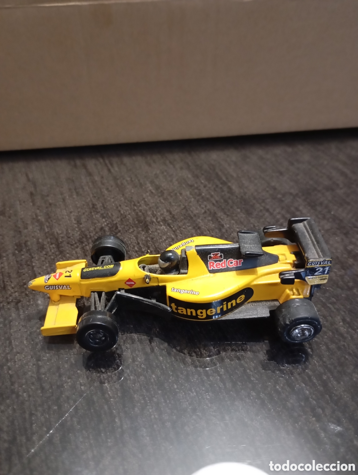 Coches a escala: Coche de carreras de Formula 1, met&aacute;lico en color amarillo de la marca Guisval (11 cm)
