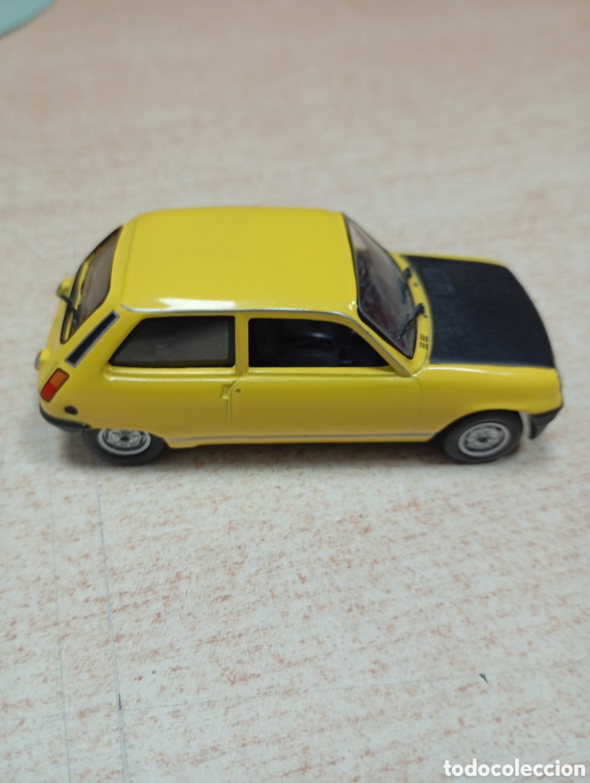 Coches a escala: Renault 5 Copa Vitesse, color amarillo del a&ntilde;o 1983 con matr&iacute;cula de Barcelona, escala 1:43