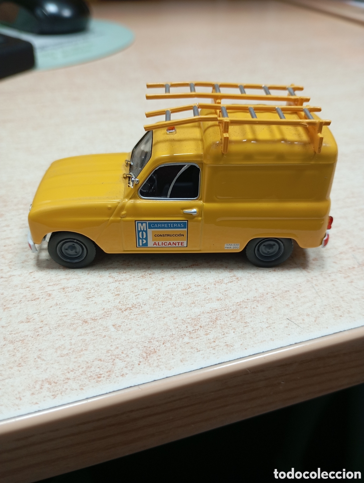 Coches a escala: Renault 4 K del ministerio de obras p&uacute;blicas, escala 1:43