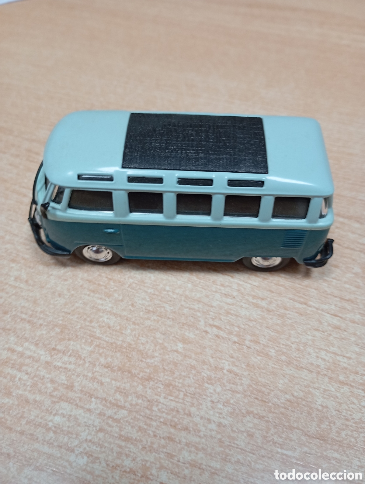 Coches a escala: Furgoneta Volkswagen W Bus Kirsmart, color verde del a&ntilde;o 1962, escala 1:43