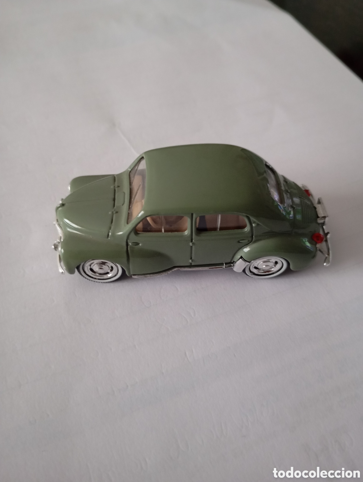 Coches a escala: Renault 4 CV, color verde claro, del a&ntilde;o 1954, metal, escala 1:43