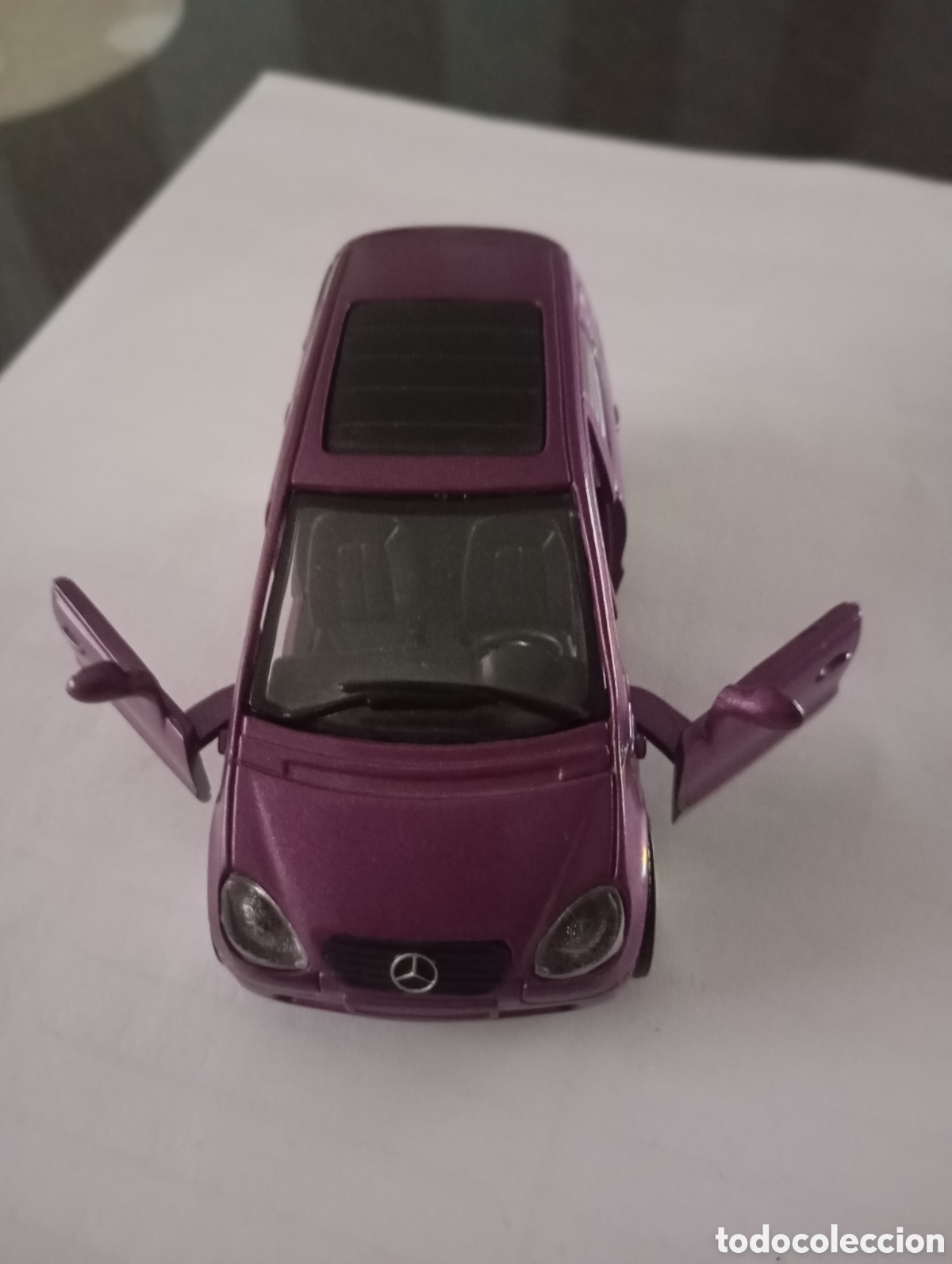 Coches a escala: Mercedes Benz Clase A, de color morado, del a&ntilde;o 1998, metal, escala 1:43