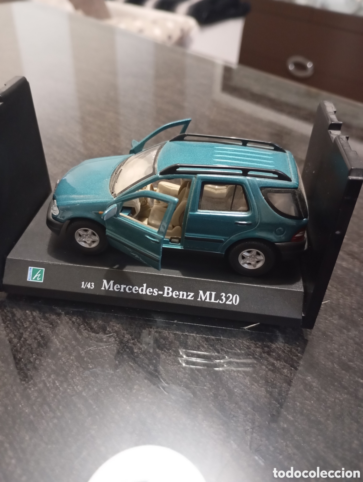 Coches a escala: Mercedes Benz ML 320, color verde, escala 1:43