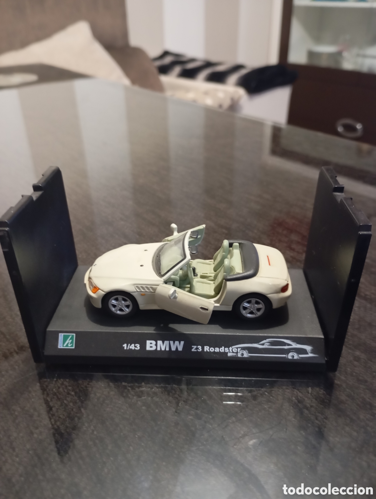 Coches a escala: BMW Z3 Roadster, color blanco crema, escala 1:43