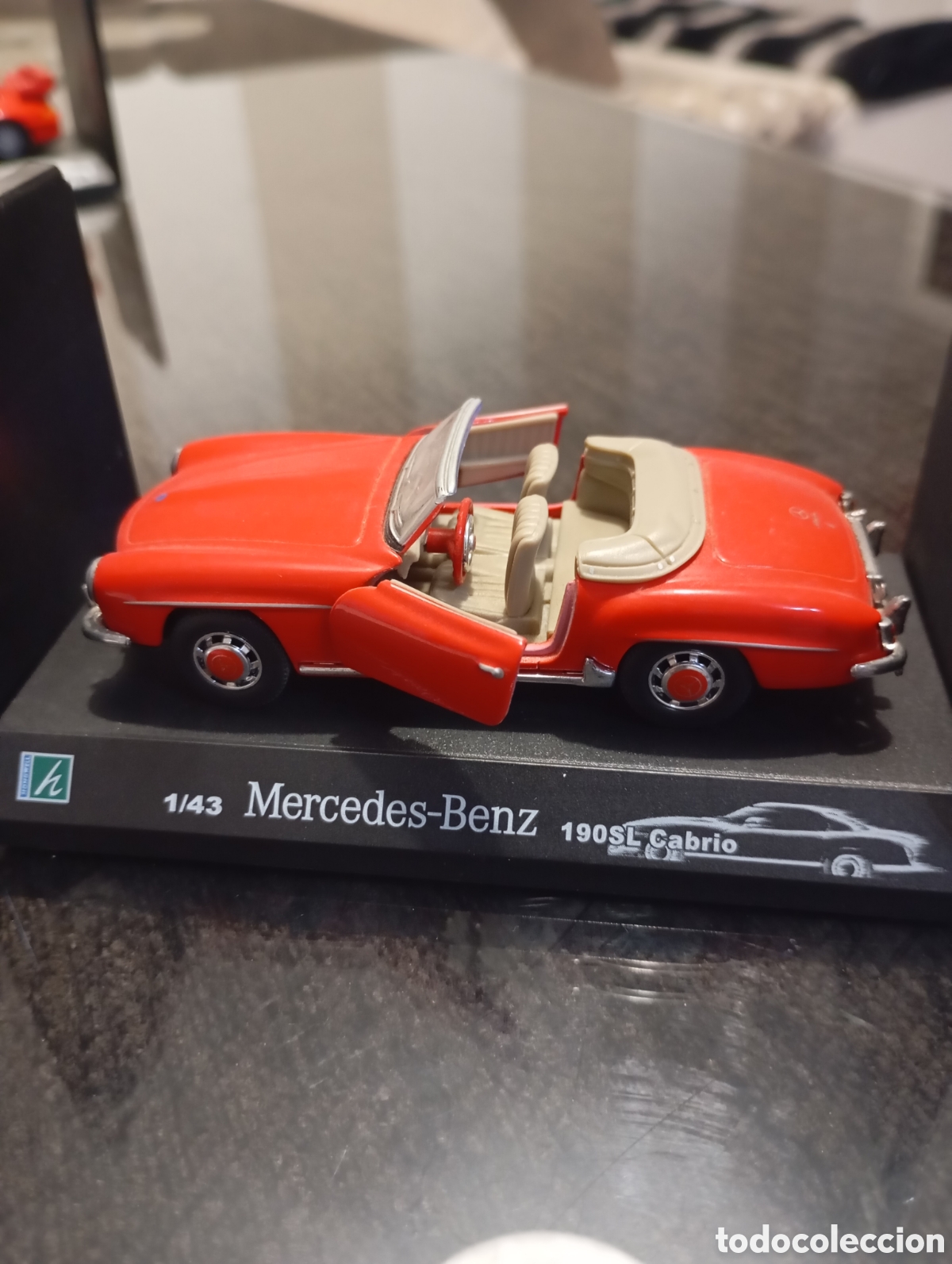 Coches a escala: Mercedes Benz 190SL Cabrio, de color rojo, escala 1:43