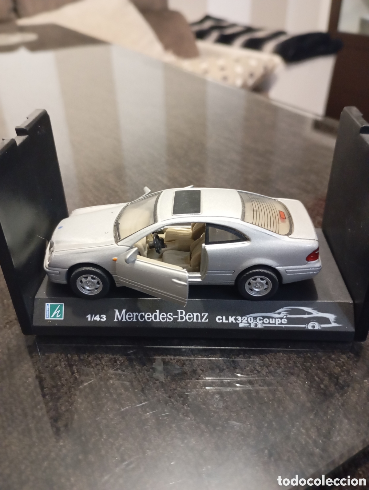 Coches a escala: Mercedes Benz CLK320 Coup&eacute;, color gris, escala 1:43
