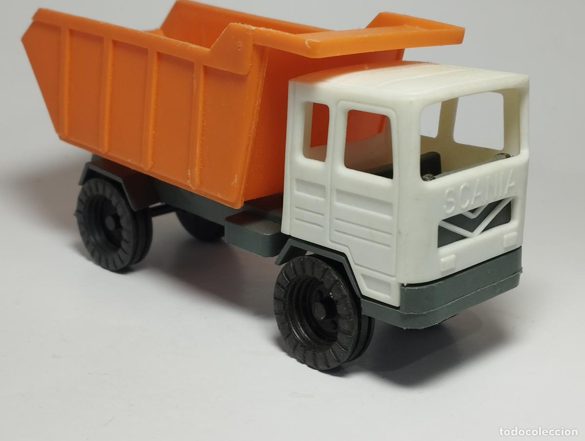 Coches a escala: CAMION DUMPER VOLQUETE SCANIA O PEGASO PLASTICO BARATIJAS VAM PIPERO JISA SHAMNERS O LA ILUSION CARA