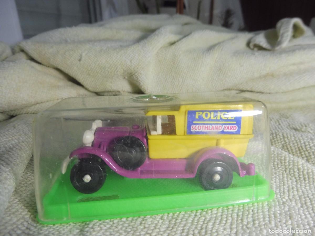 Modellautos: Coche cl&aacute;sico Police Scothland Yard en urna, Game Movil (Ibi, Alicante)