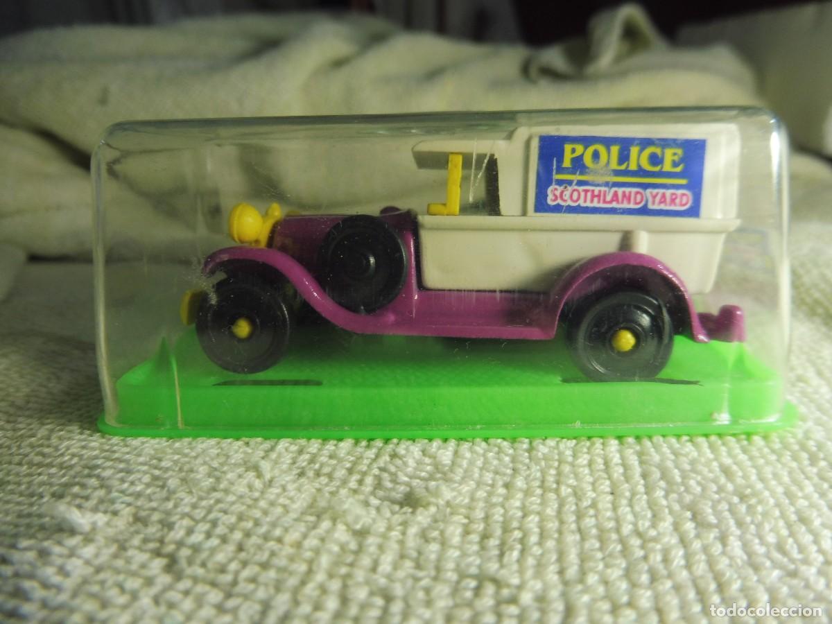 Modellautos: Coche cl&aacute;sico Police Scothland Yard en urna, Game Movil (Ibi, Alicante)