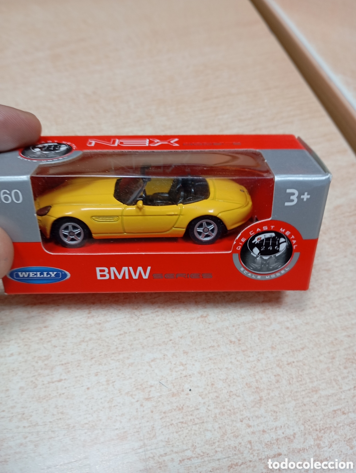 Coches a escala: BMW Z8, color amarillo, escala 1:60, en su caja