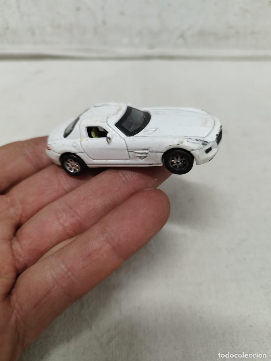 Auto in scala: Antiguo coche de juguete.