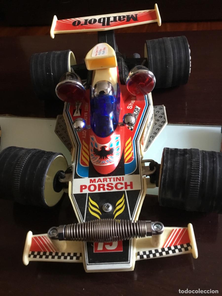 Coches a escala: Antiguo coche formula 1 pilas - Foto 2
