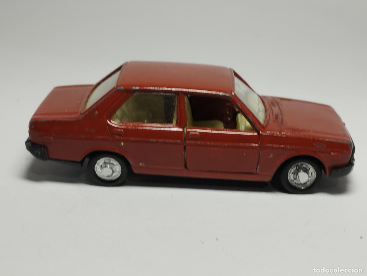 Coches a escala: SEAT 131 L DE LA MARCA MIRA MIRA escala 1,64