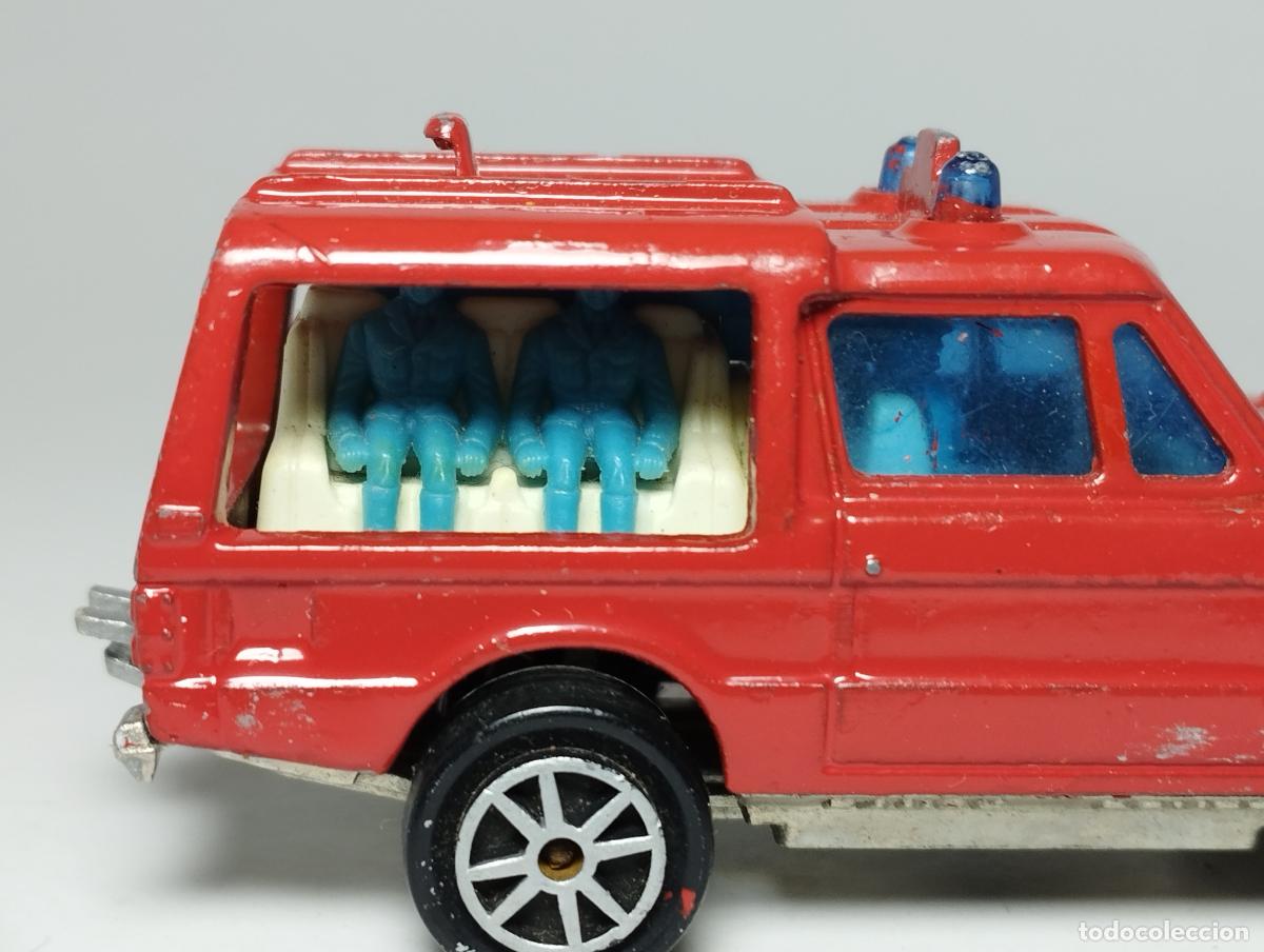 Coches a escala: RANGE ROVER BOMBEROS CON MU&Ntilde;ECOS DE MAJORETTE 1,64 - Foto 3