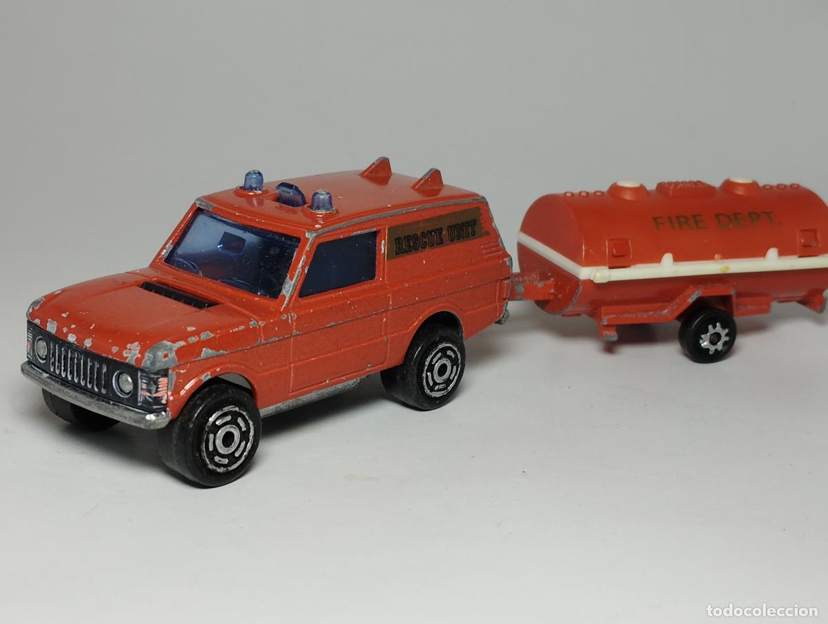 Coches a escala: RANGE ROVER BOMBEROS CON REMOLQUE CISTERNA DE MAJORETTE 1,64