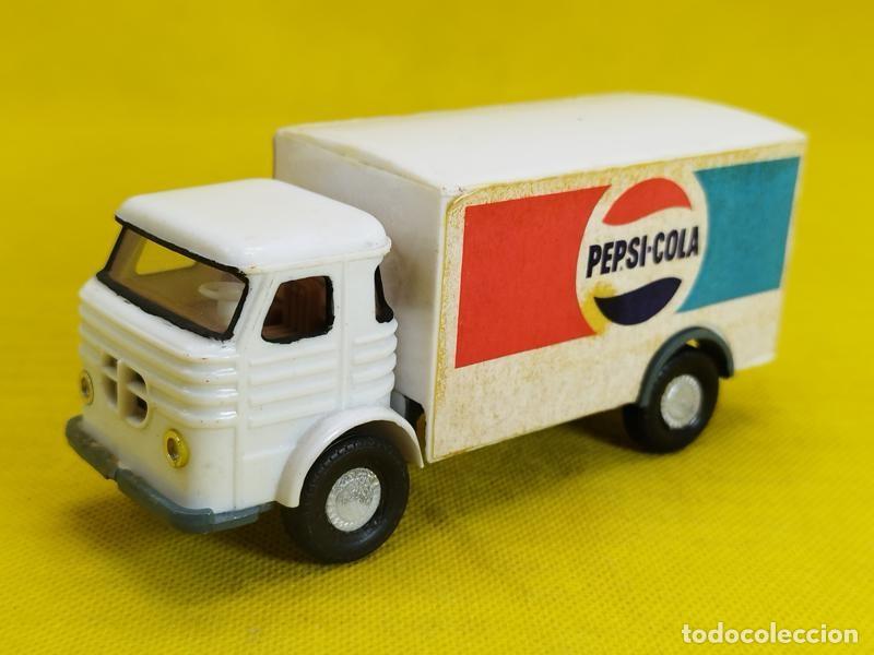 Coches a escala: Cami&oacute;n de pl&aacute;stico. Pegaso comet Pepsi - Foto 1