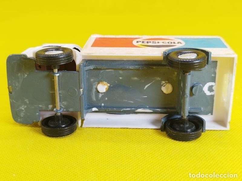 Coches a escala: Cami&oacute;n de pl&aacute;stico. Pegaso comet Pepsi - Foto 4