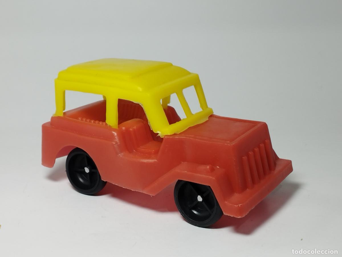 Coches a escala: JEEP WILLYS EBRO BARATIJA PLASTICO KIOSKO CARAMELOS VAM SHAMBERS LA ILUSION JISA PIPERO