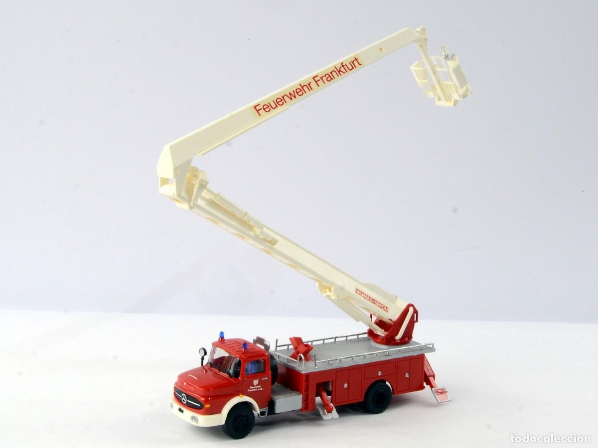 Coches a escala: Preiser Escala 1:87 H0 Cami&oacute;n Bomberos Mercedes Benz 1624 Plataforma Articulada