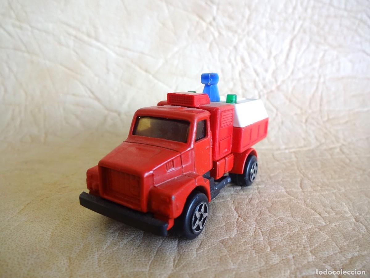 Coches a escala: ANTIGUO COCHE DE BOMBEROS GUISVAL VOLVO - Foto 2