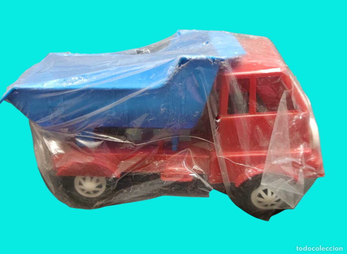 Coches a escala: Antiguo camioncito de pl&aacute;stico - Foto 1
