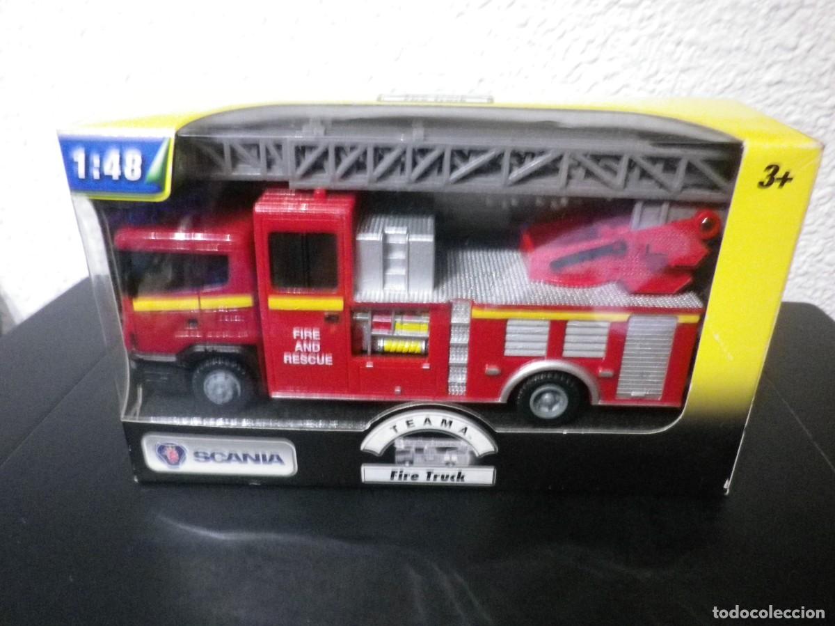 Voitures &agrave; l'&eacute;chelle: CAMI&Oacute;N ESCALA DE BOMBEROS.