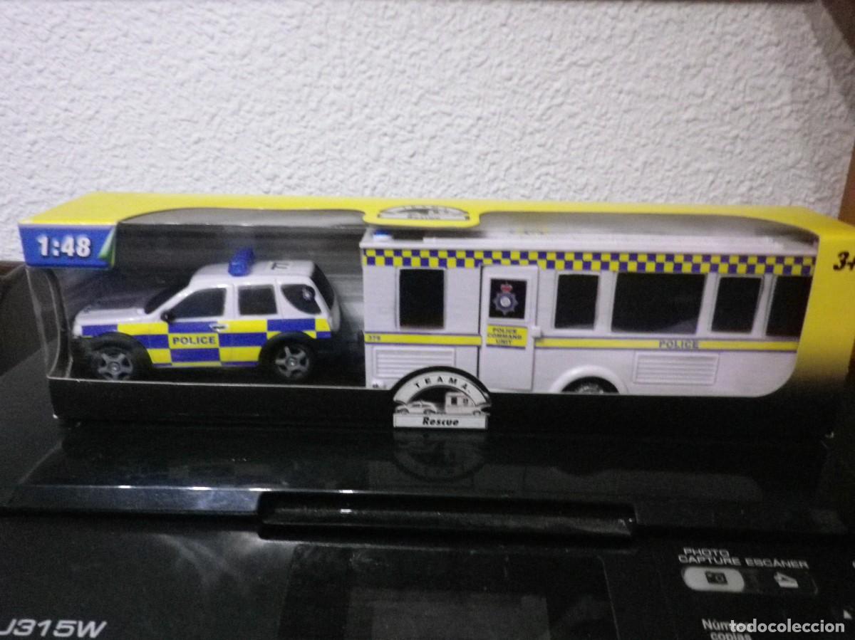 Voitures &agrave; l'&eacute;chelle: COCHE DE POLICIA BRIT&Aacute;NICA Y REMOLQUE