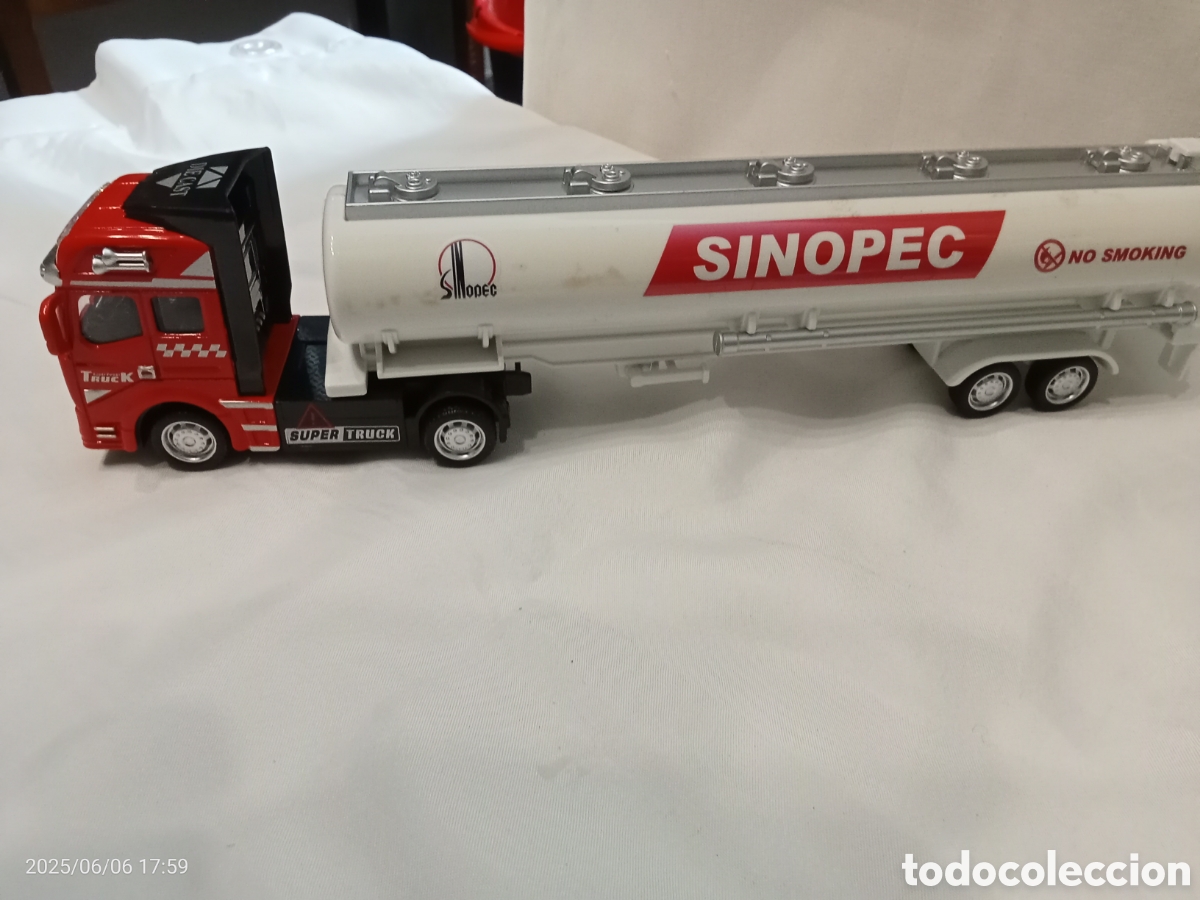 Coches a escala: CAMI&Oacute;N DE TRANSPORTE DE TANQUE DE PETR&Oacute;LEO ROJO