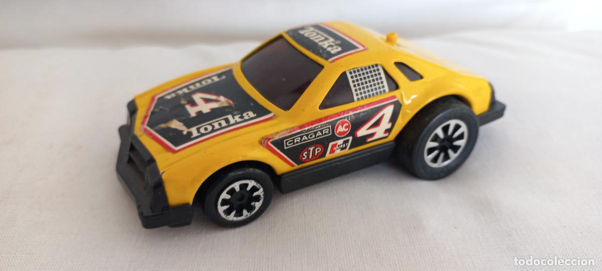 Carros em escala: Tonka. coche de carreras de metal, amarillo, a fricci&oacute;n, con boton pulsador. 13 cm. n&ordm; 4. Cragar