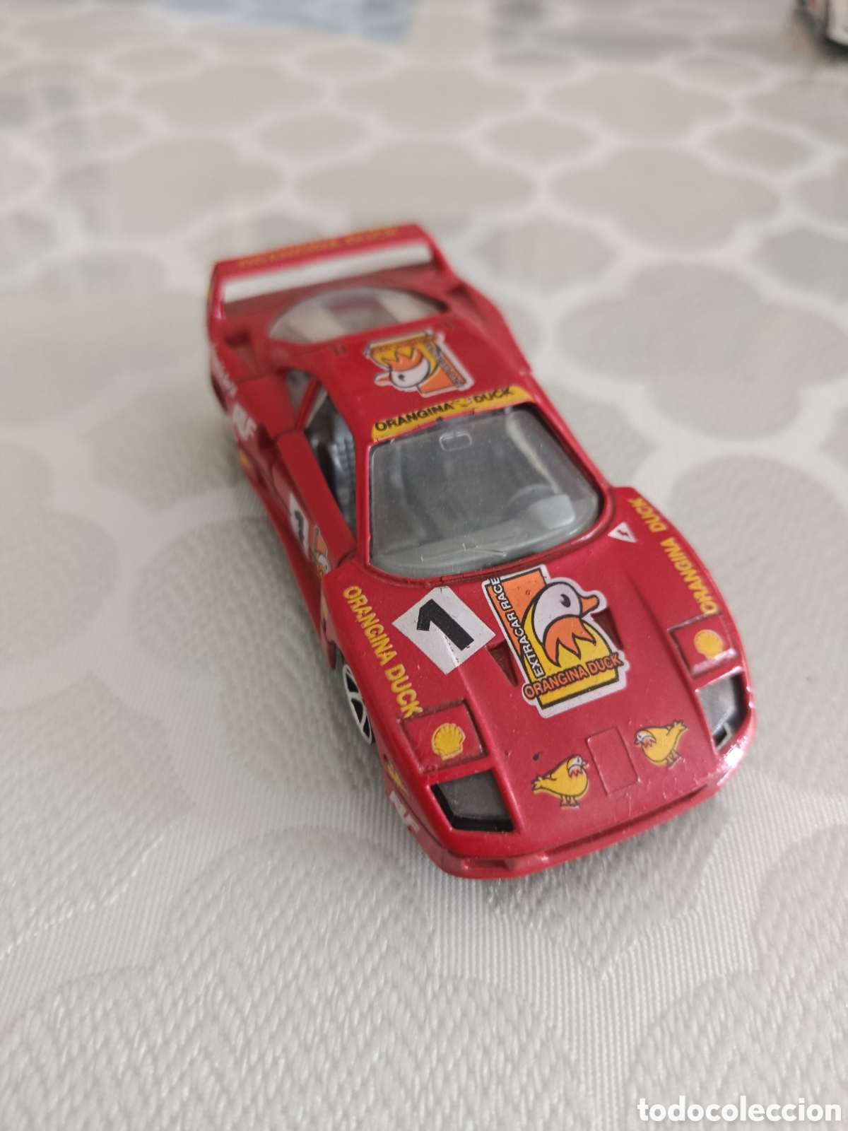 Auto in scala: Ferrari F40 rojo, escala 1:43
