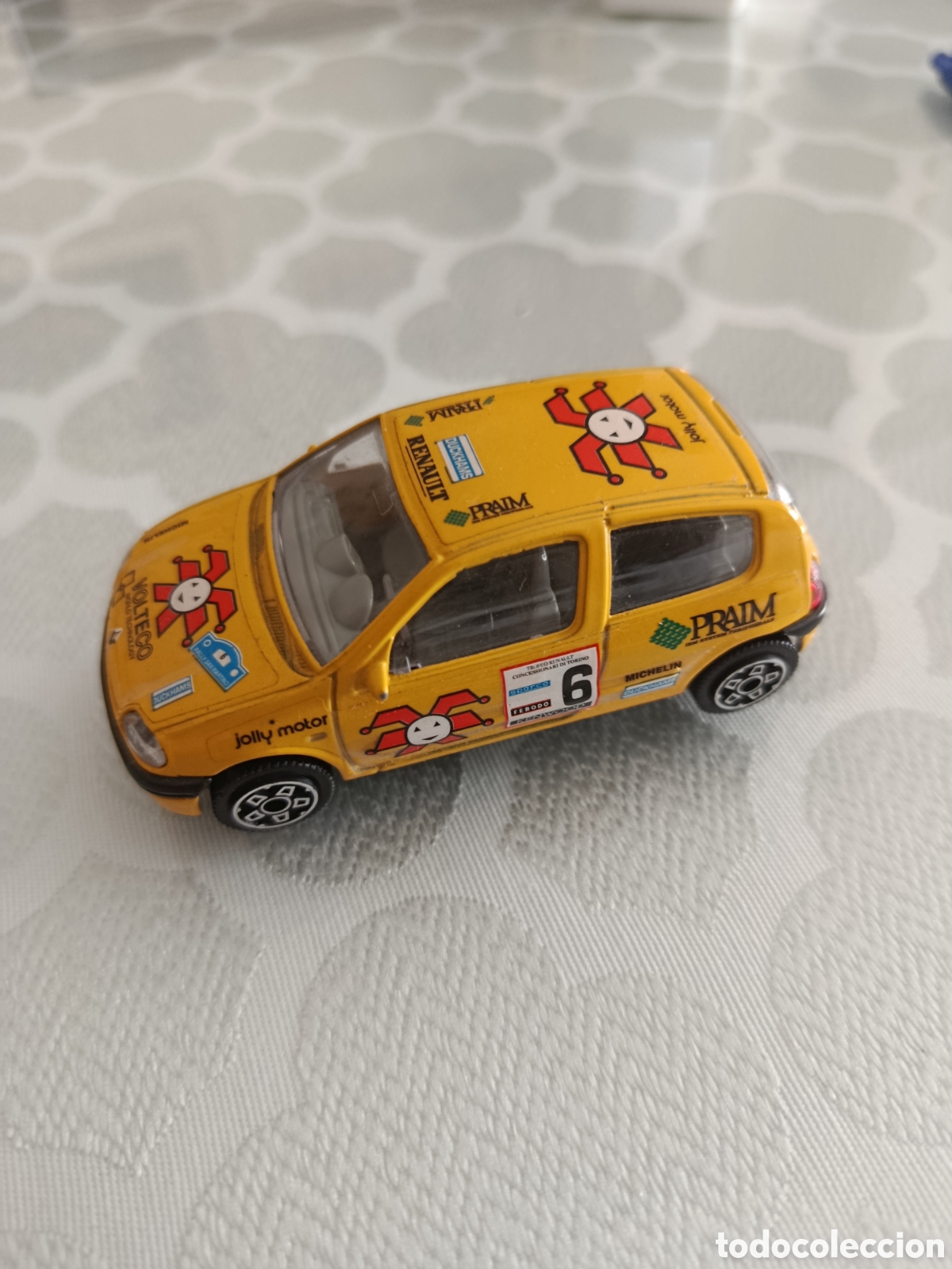 Coches a escala: Renault Clio amarillo, escala 1:43