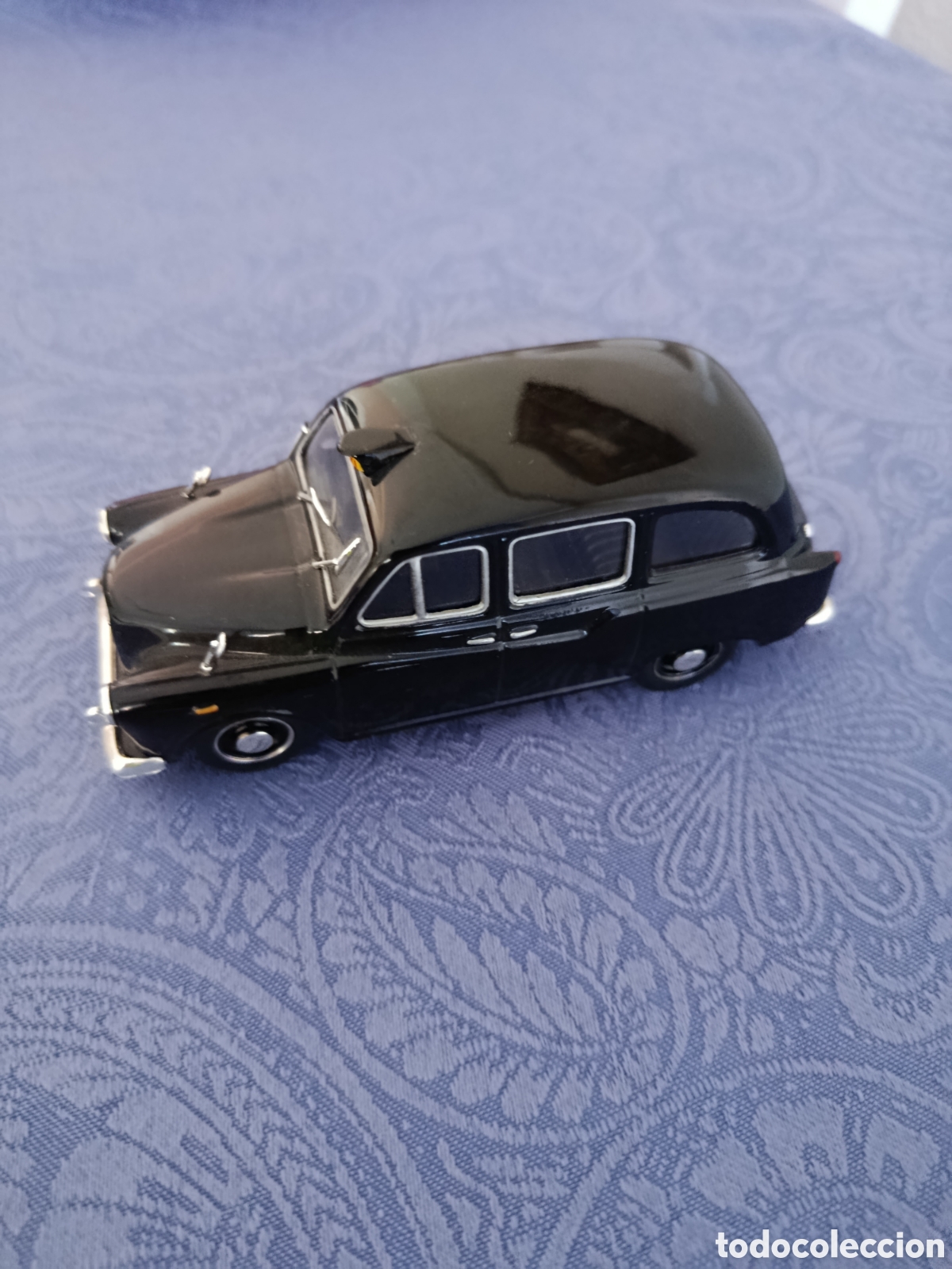 Coches a escala: Austin FX4 London Taxi negro del a&ntilde;o 1965, escala 1:43
