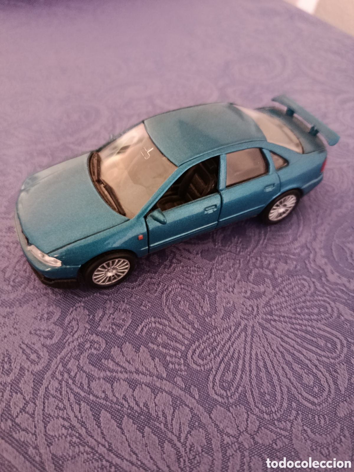 Auto in scala: Audi A4 1.8 color verde, con movimiento por fricci&oacute;n
