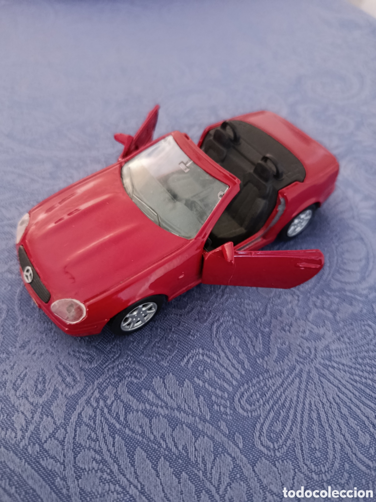 Auto in scala: Mercedes Benz SLK 230, color rojo, con movimiento por fricci&oacute;n,escala 1:35