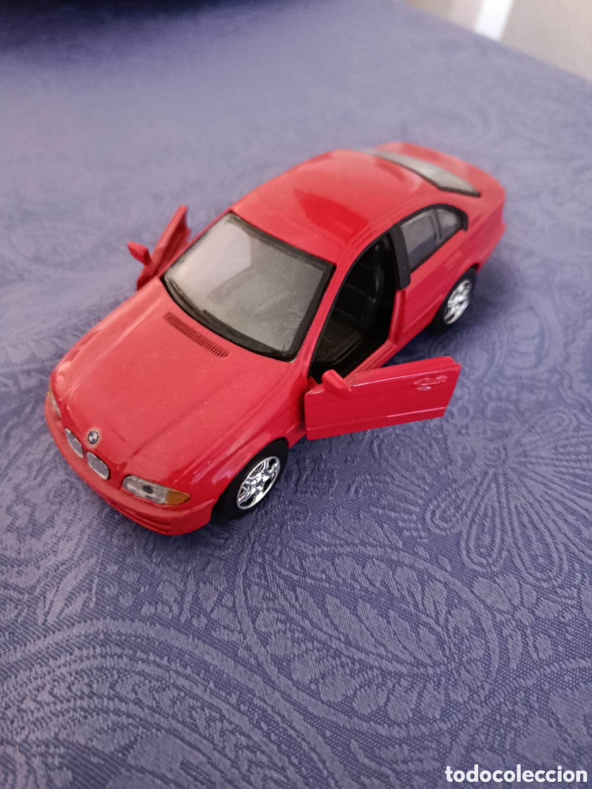 Coches a escala: BMW 3 Series, color rojo, con movimiento por fricci&oacute;n,escala 1:35
