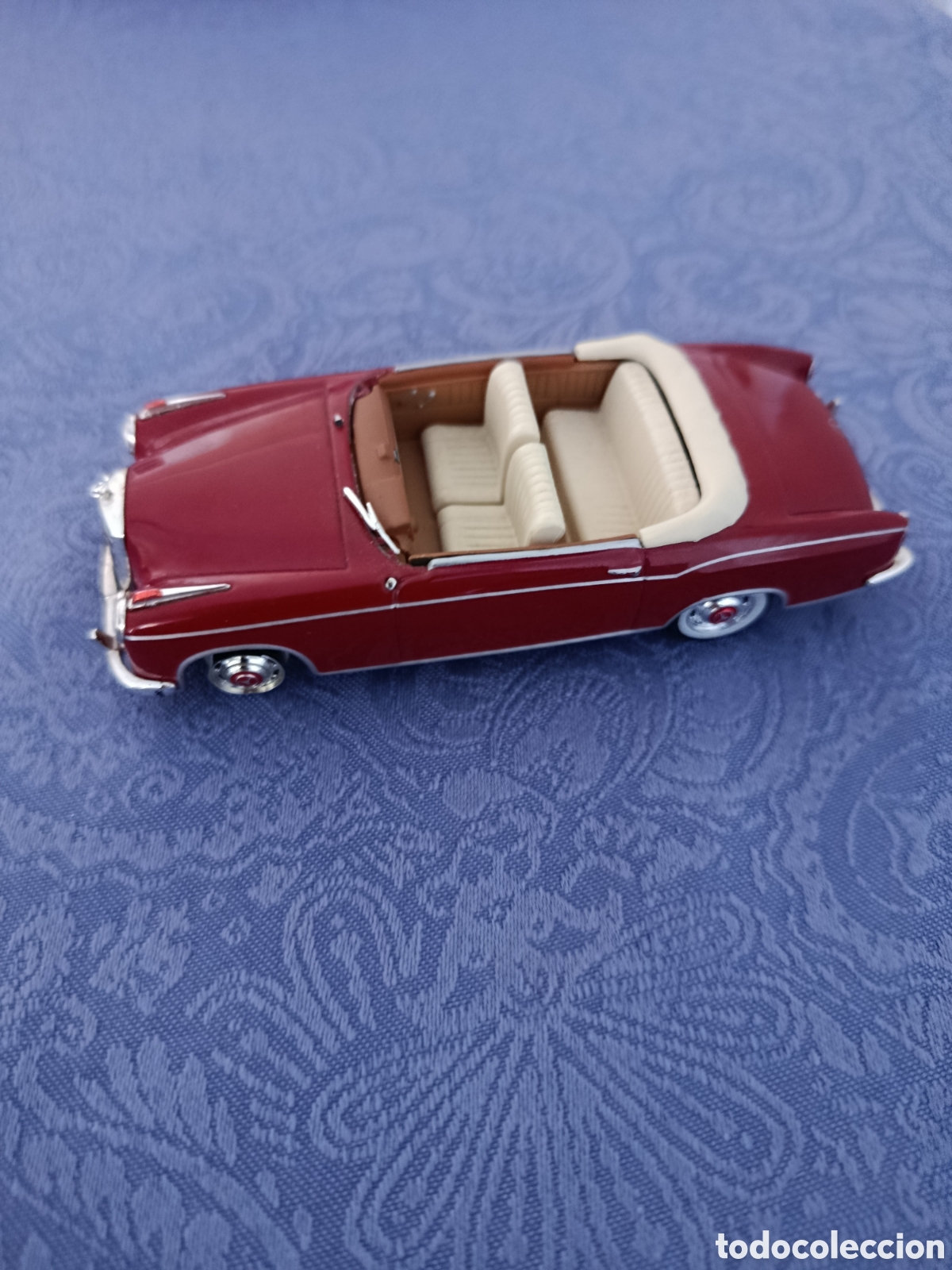 Auto in scala: Mercedes 220 SE, color rojo, escala 1:43
