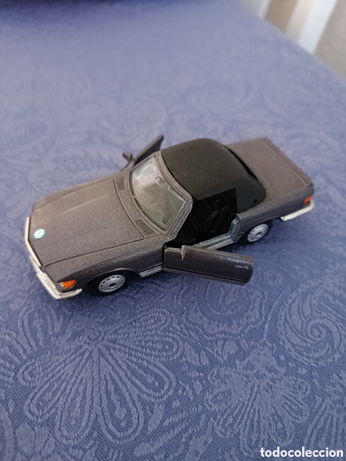 Auto in scala: Mercedes Benz 500SL, a&ntilde;o 1998, color gris oscuro, escala 1:39