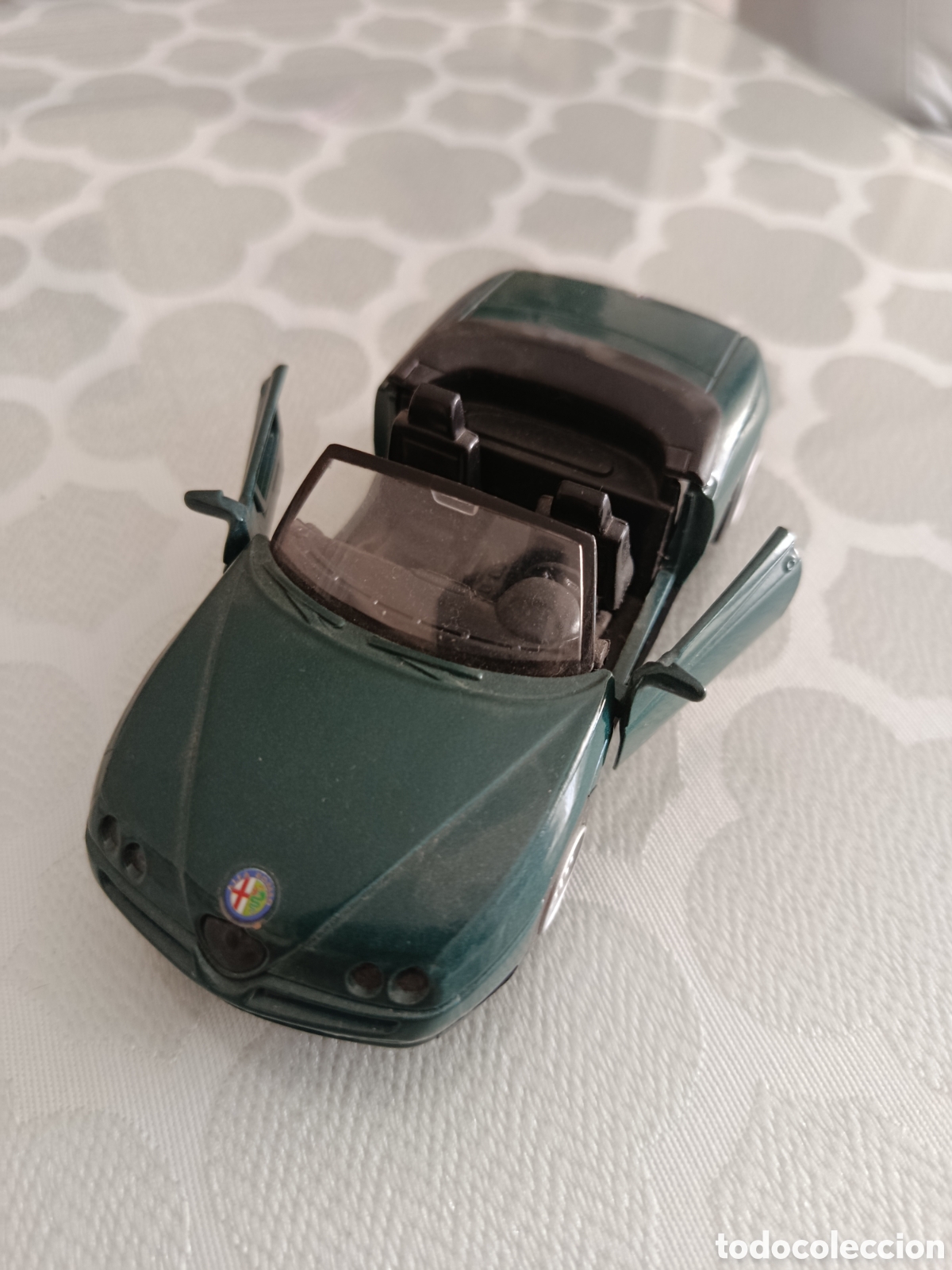 Modellautos: Alfa Romeo Spider verde, con movimiento por fricci&oacute;n, escala 1:32