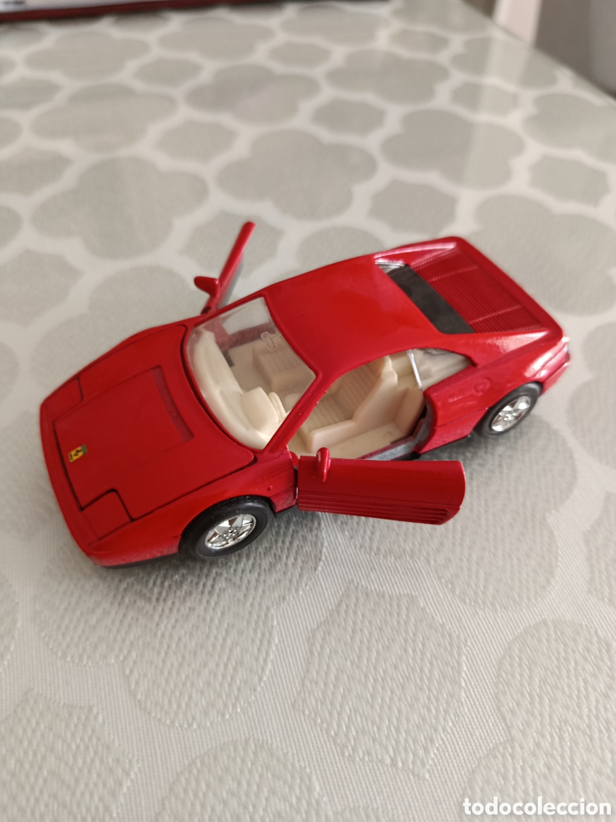 Modellautos: Ferrari 348 TB color rojo con movimiento por fricci&oacute;n, escala 1:43