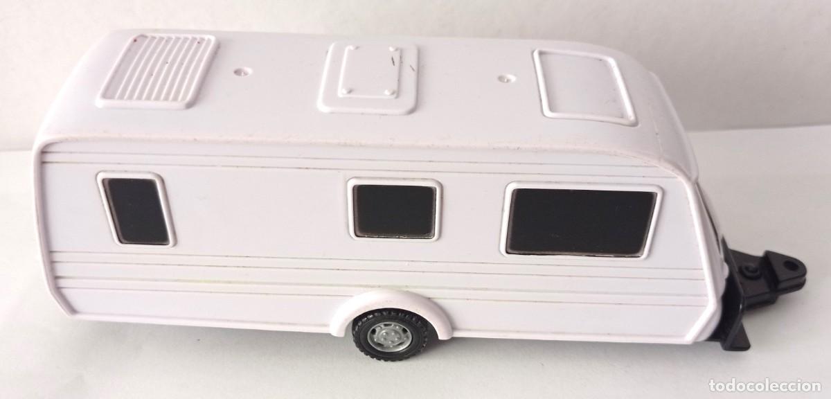 Coches a escala: Caravana a escala con puerta que se abre