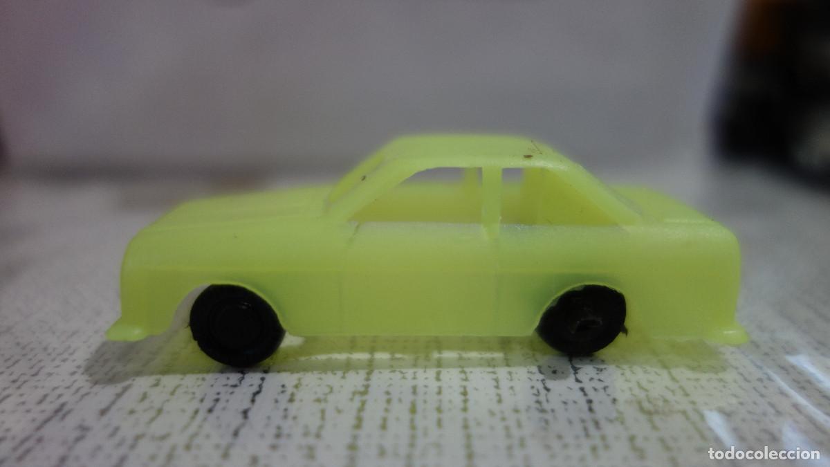 Coches a escala: COCHE DE PLASTICO DE RUIZ - Foto 2