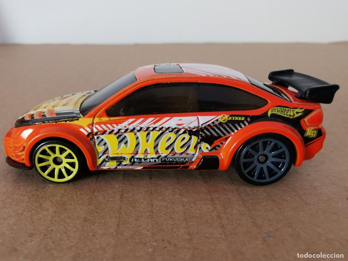 Coches a escala: Ford Focus HotWheels 1/64 - Foto 3