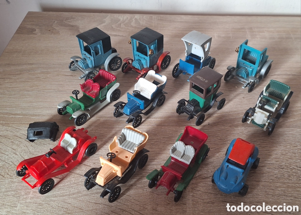 Coches a escala: Lote de Coches Cl&aacute;sicos de Pl&aacute;stico - Foto 1