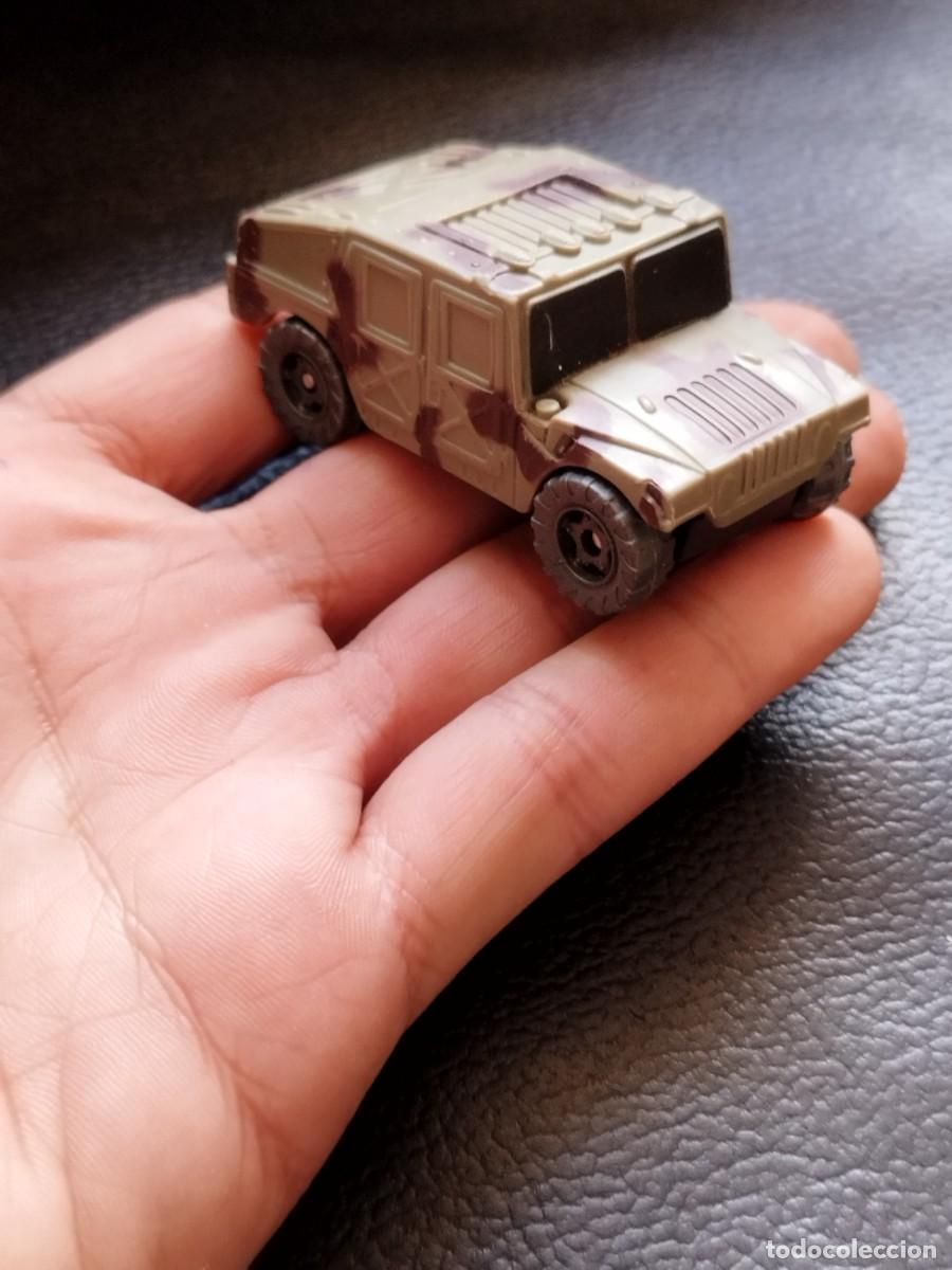 Coches a escala: Coche de juguete Hummer. De camuflaje militar, guerra. De plastico sin marca.