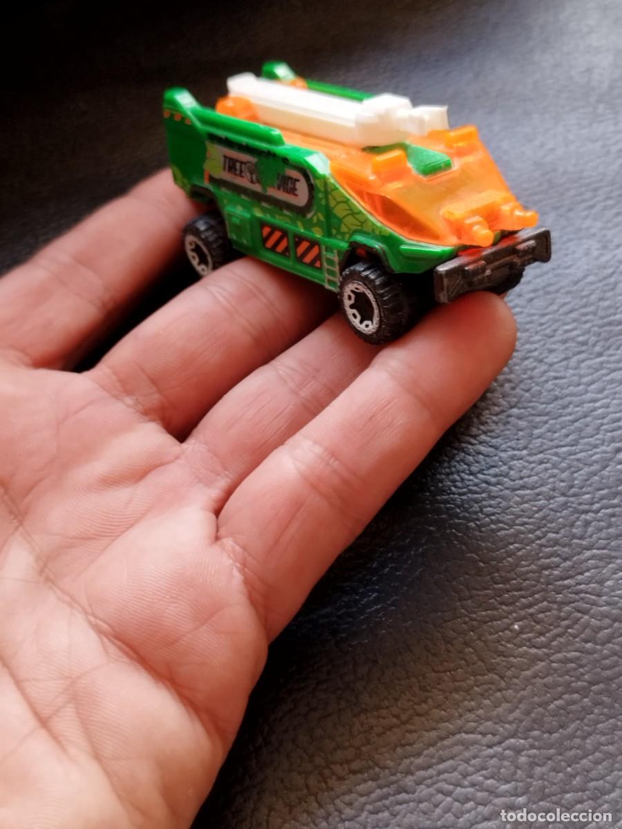 Coches a escala: Coche de juguete Hotwheels Runway Res-Q. 2018 Mattel.
