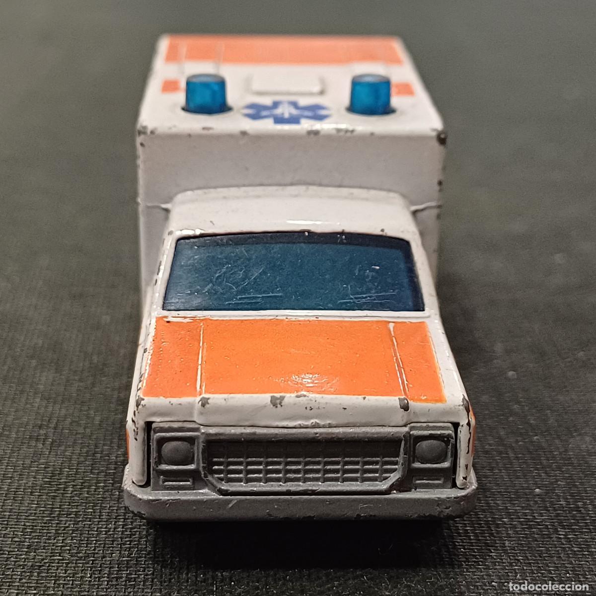 Coches a escala: AMBULANCIA MATCHBOX. - Foto 2