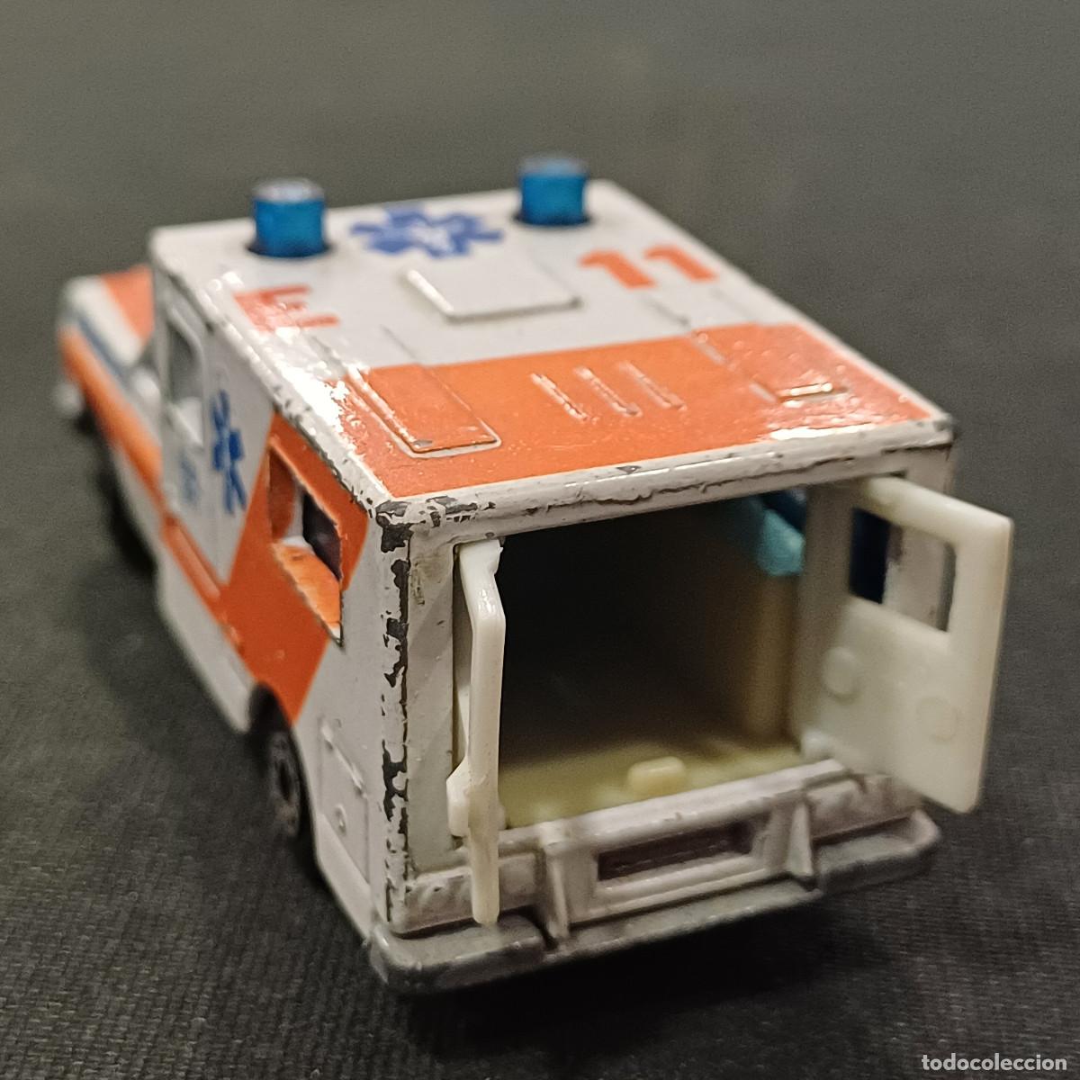 Coches a escala: AMBULANCIA MATCHBOX. - Foto 4
