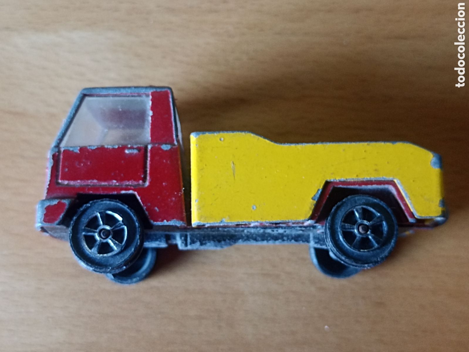 Coches a escala: Cami&oacute;n Playme rojo y amarillo - Foto 1