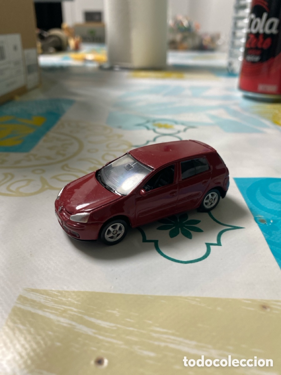 Coches a escala: Coche Volkswagen Golf V marca Welly